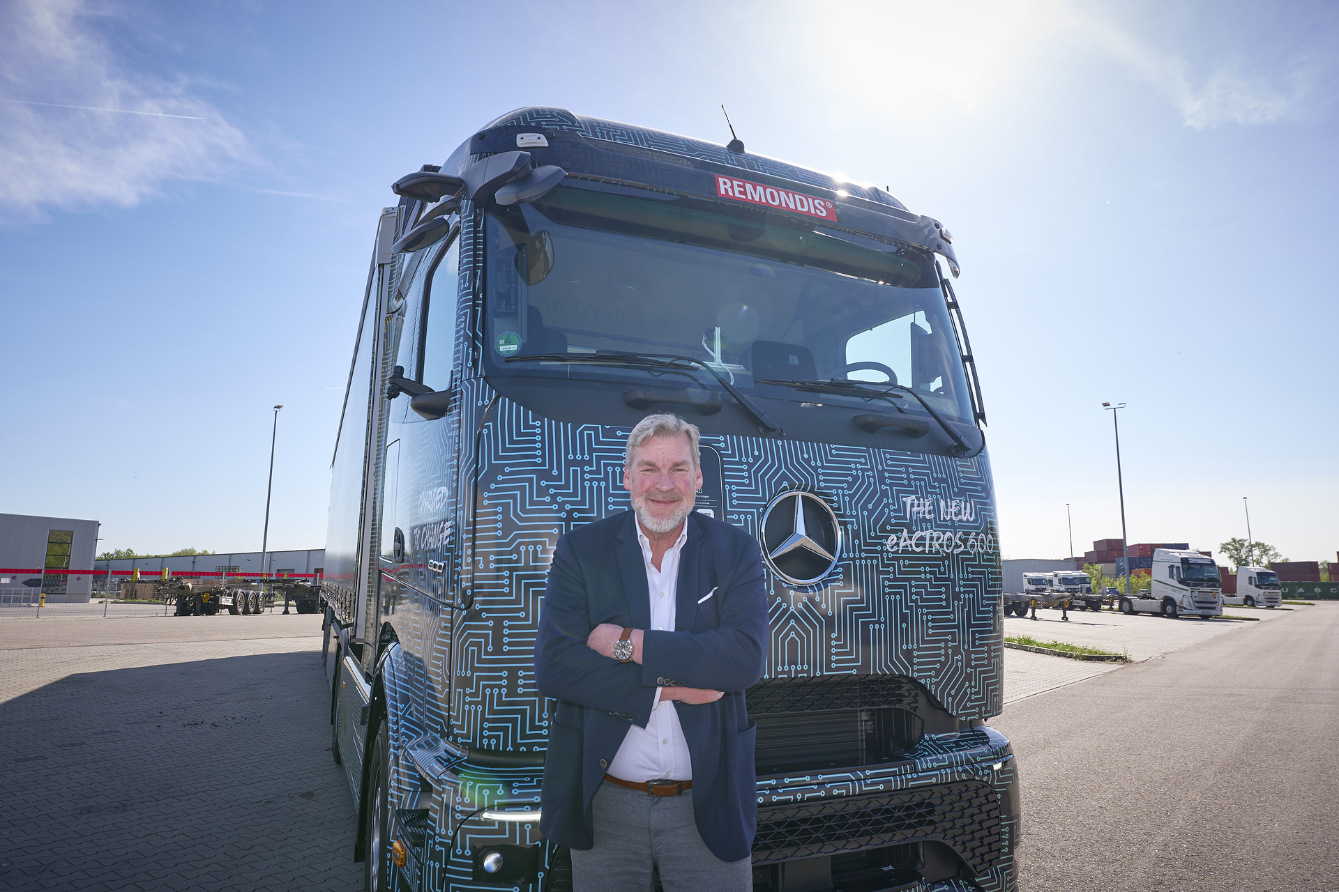 Start of eActros 600 customer testing – Contargo and Remondis take over first electric trucks
