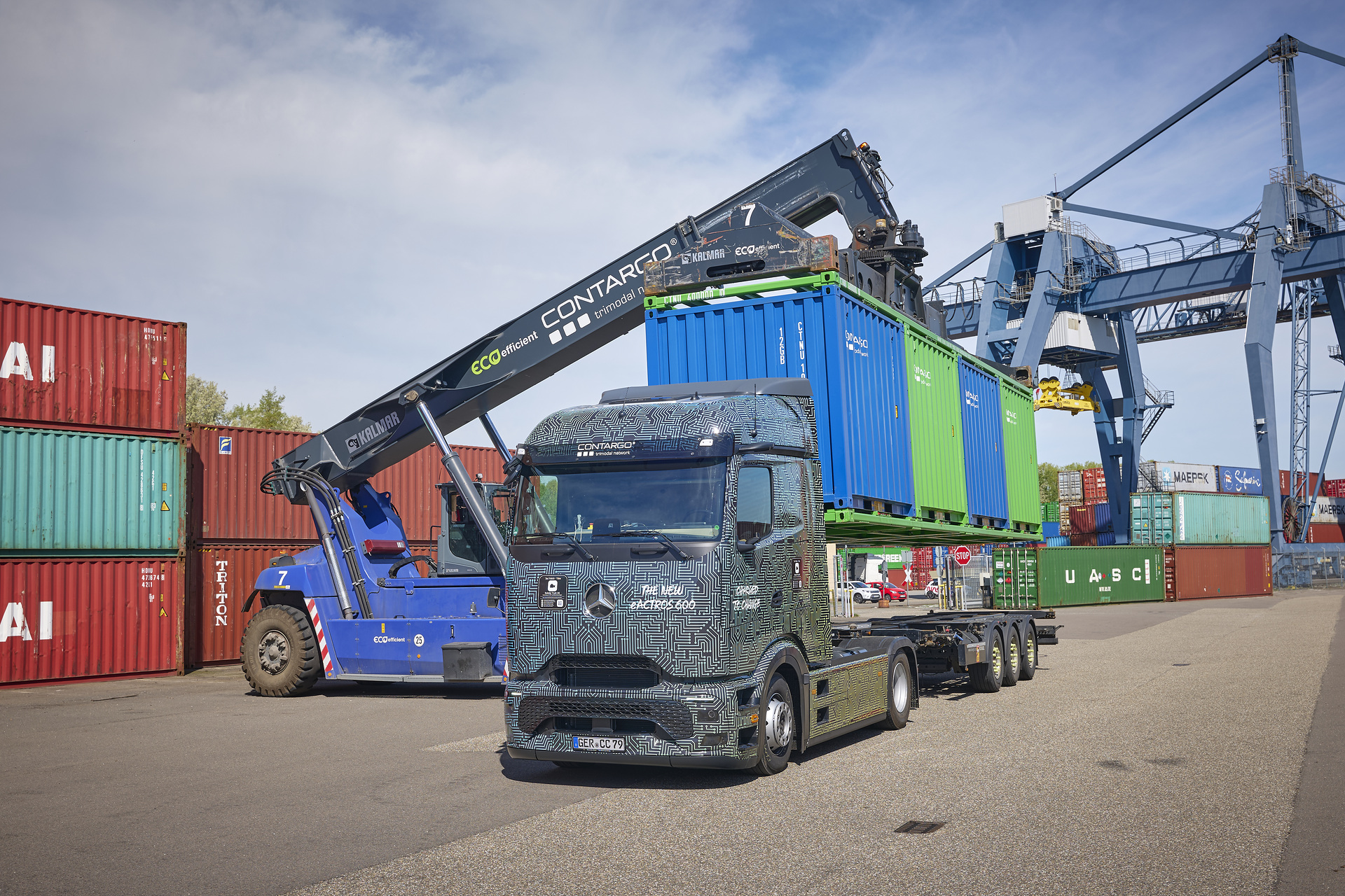 Start of eActros 600 customer testing – Contargo and Remondis take over first electric trucks