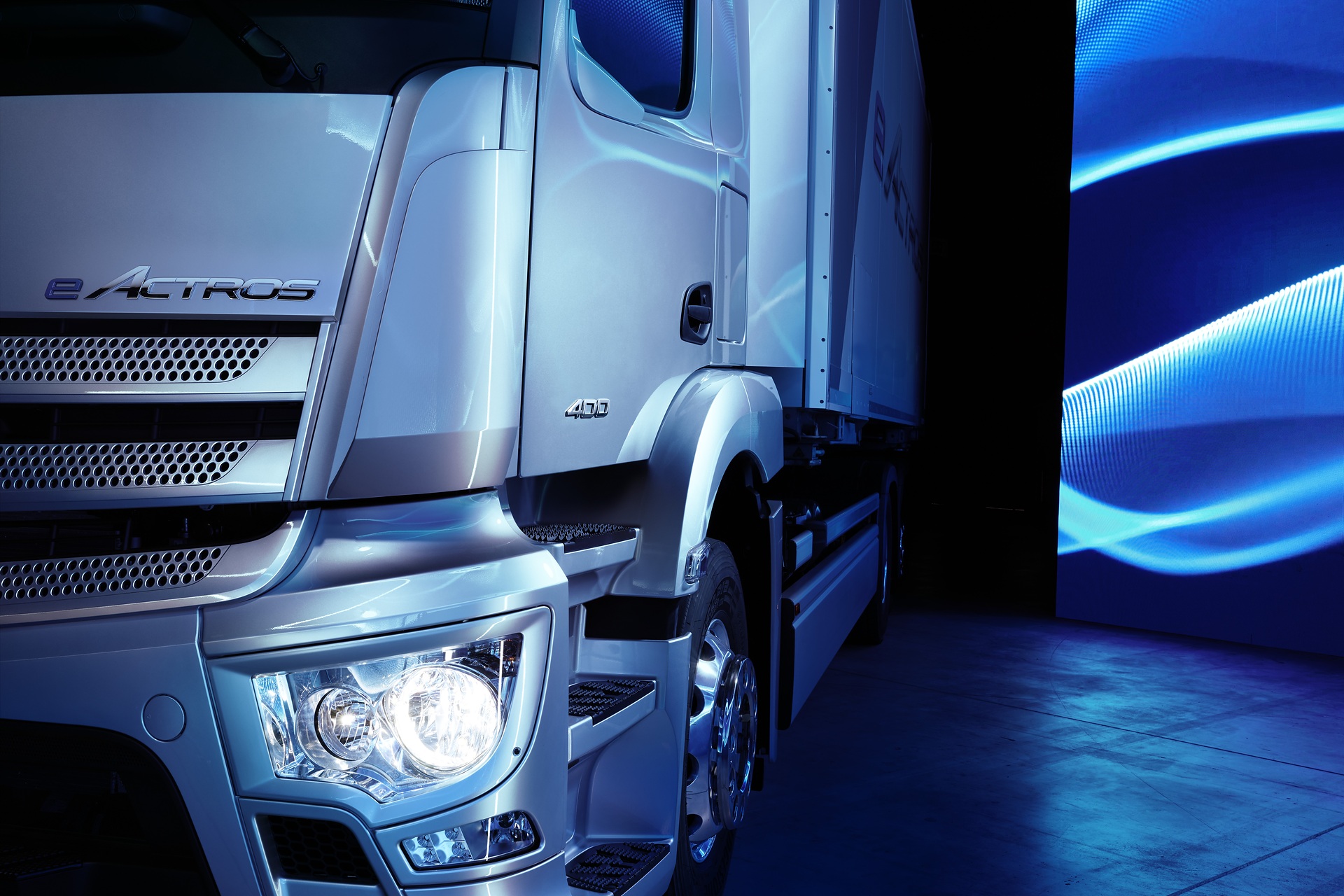 Gerüstet fürs Mähen, Schneiden, Räumen und Streuen: Mercedes-Benz Trucks mit Unimog und E-Lkw auf der IFAT 2024