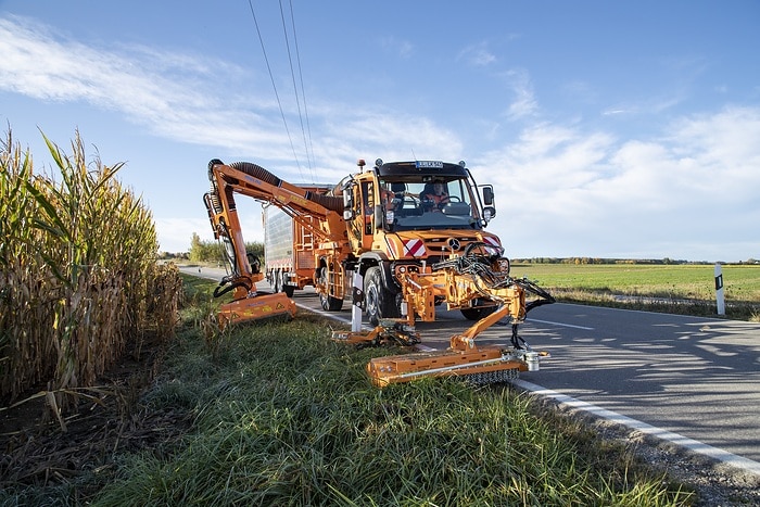 Equipped for mowing, cutting, clearing and spreading: Mercedes-Benz Trucks with Unimog and electric trucks at IFAT 2024