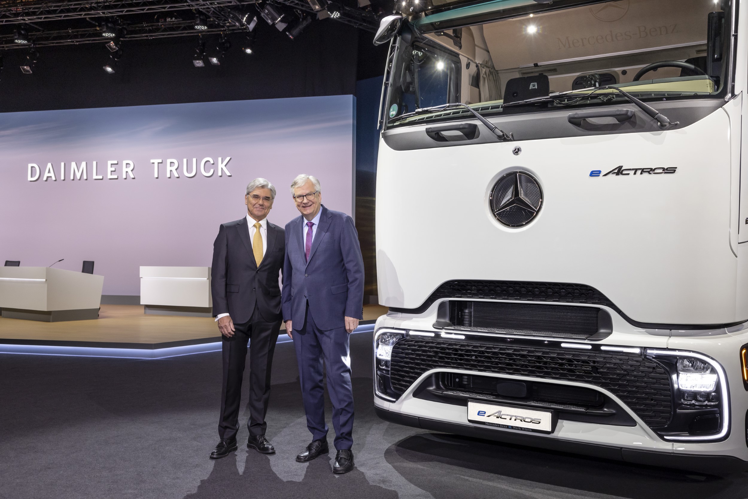 Daimler Truck Holding AG's Annual General Meeting (from left to right): Joe Kaeser and Martin Daum