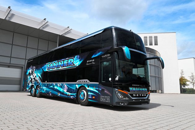 Göttlicher Setra zum 50. Firmenjubiläum