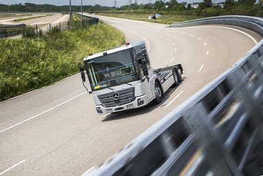 Striding towards series production: Trials of the Mercedes-Benz eEconic for fully electric operation in municipal use are in full swing