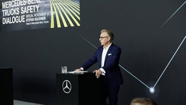 Mercedes-Benz Trucks treibt Lkw-Sicherheit voran: Neue Systeme, intensiver Dialog mit allen Beteiligten