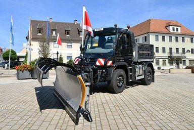 Unimog presents new product solutions for professional road maintenance at the GaLaBau trade fair