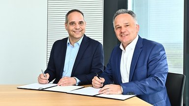Zusammenarbeit bei Batterietechnologie: Daimler Truck beteiligt sich an deutschem Hightech-Maschinenbauer Manz – beide Unternehmen vereinbaren strategische Partnerschaft