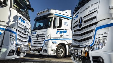 Vom Pferdegespann zum HighTech-Transport: drei neue Mercedes-Benz Actros für den Frachtspezialisten FSW