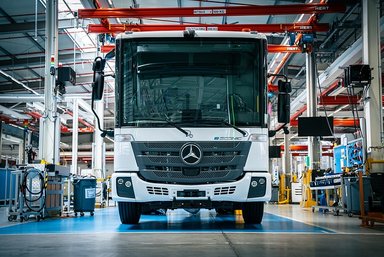 Electric in series production: The Mercedes-Benz eEconic rolls off the production line at the Wörth plant as of now