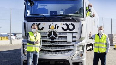 Mercedes-Benz Actros transportiert dringend erwartete Mundschutzmasken