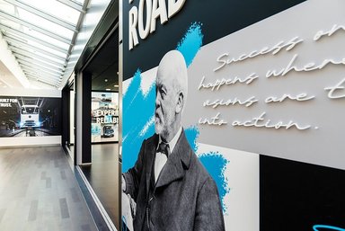 Mercedes-Benz Trucks opens new Customer Experience Center – Focus on customer orientation and brand values