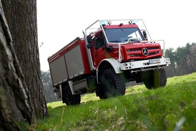 RETTmobil 2025: Mercedes-Benz Special Trucks presents Unimog TLF 3000 and Atego HLF 10