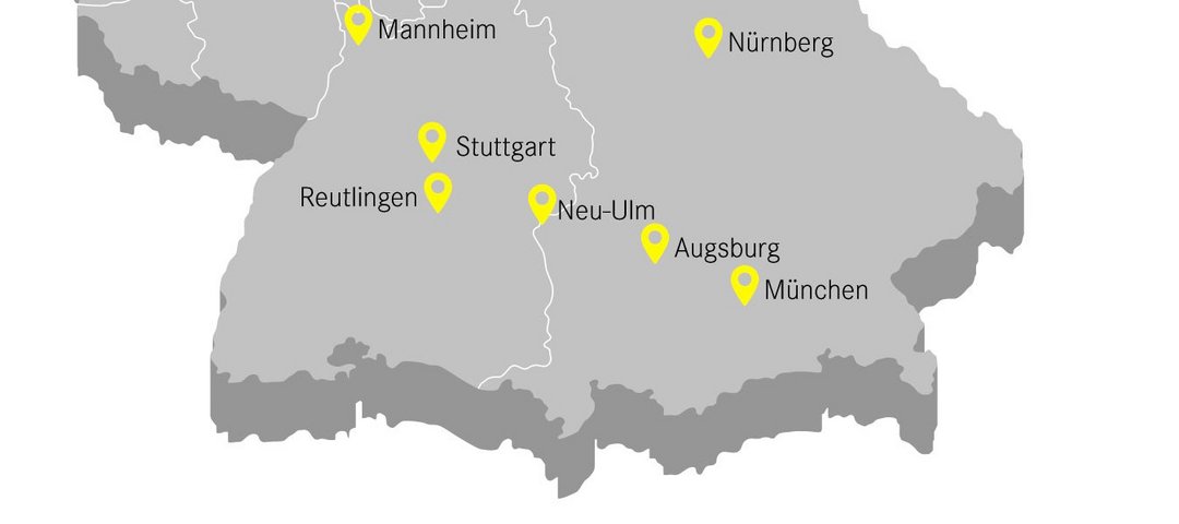 Karte von Süddeutschland mit markierten Standorten der Mercedes-Benz/DaimlerTruck Nutzfahrzeugzentren in Mannheim, Nürnberg, Reutlingen, Ulm, Augsburg und München.