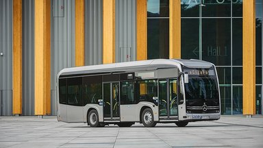 Electric buses on the road to success: more than 2,500 Mercedes-Benz eCitaro buses in use by European transport companies  