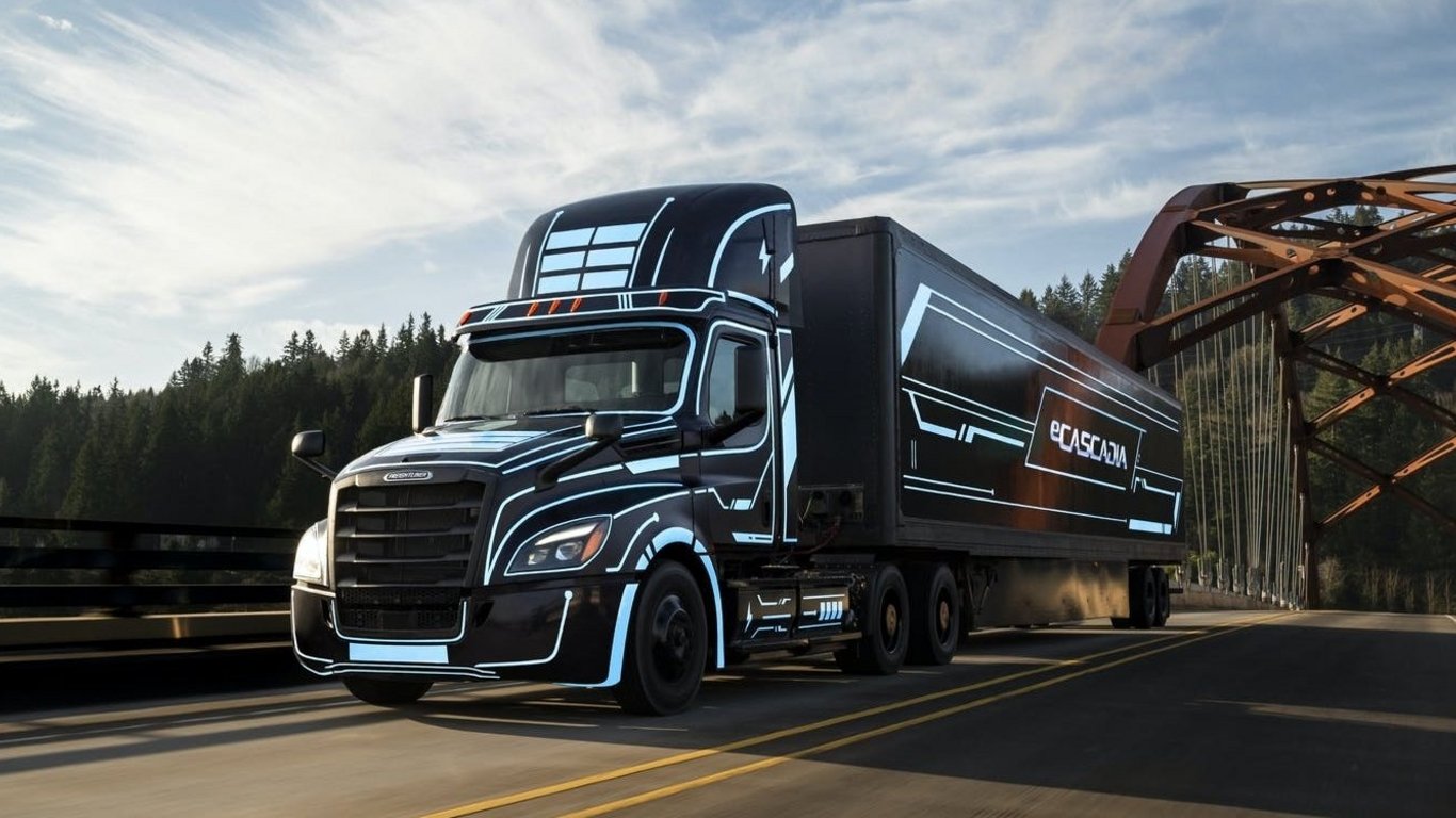 Daimler Truck North America, NextEra Energy Resources und BlackRock Renewable Power wollen öffentliche Ladeinfrastruktur für Nutzfahrzeuge in den USA ausbauen