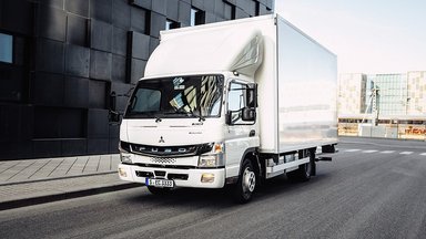 300 eTrucks ausgeliefert! Daimler Truck und FUSO eCanter erreichen weitere E-Meilensteine 