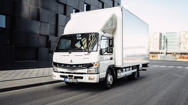 300 eTrucks ausgeliefert! Daimler Truck und FUSO eCanter erreichen weitere E-Meilensteine