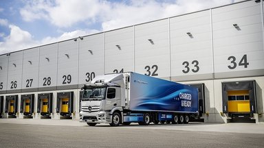 Mercedes-Benz Trucks elektrifiziert Lieferverkehr in das Werk Wörth