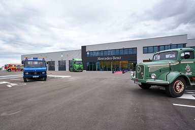 Daimler Truck eröffnet neuen Standort für Vertrieb und Service von Lkw und Bussen in Aschheim bei München