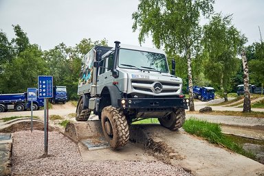 Mercedes-Benz Trucks: Baupower auf jedem Terrain
