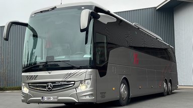 Übergabe in Belgien: Reisebus Mercedes-Benz Tourismo für Vandekerckhove Autocars