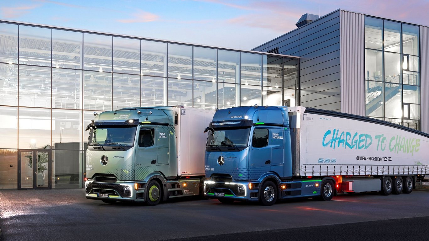 Mercedes-Benz Trucks Driving Experience 2025 Molsheim Key Visual: Actros L und eActros 600