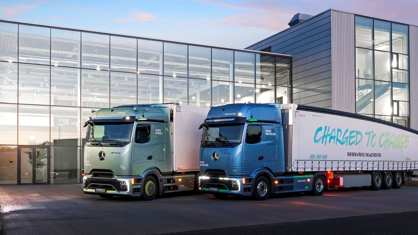 Mercedes-Benz Trucks Driving Experience 2025 Molsheim Key Visual: Actros L and eActros 600