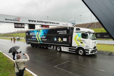 Mercedes-Benz Trucks bricht GUINNESS WORLD RECORDS™-Weltrekord mit eActros 600