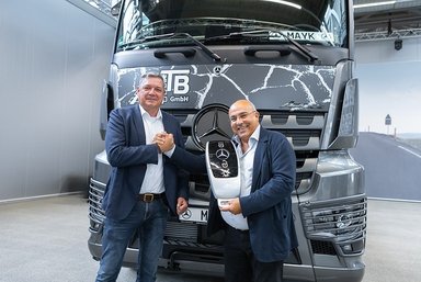 MTB GmbH übernimmt ersten von drei exklusiven Mercedes-Benz Arocs Extent für den Baustelleneinsatz