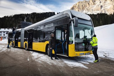 Weltpremiere auf dem Global Public Transport Summit 2023: Mercedes-Benz eCitaro fuel cell – mehr Reichweite dank Brennstoffzelle