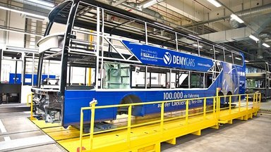 Farbenfrohes Jubiläum: Daimler Buses Werk Neu-Ulm lackiert 100.000sten Bus
