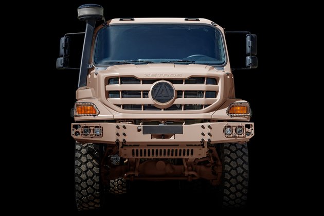 A successful partnership: John Cockerill Defense and Daimler Truck selected to supply 7,000 trucks to the French Army