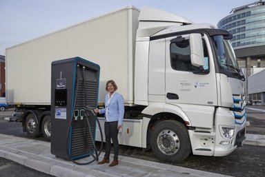 Daimler Trucks: E-Mobility Group starts global initiative for electric-truck charging infrastructure