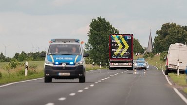 Großes Hallo in Halberstadt: eActros 600 fährt 30 Kilometer rückwärts auf öffentlichen Straßen zum Global Parts Center  