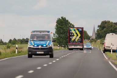 Großes Hallo in Halberstadt: eActros 600 fährt 30 Kilometer rückwärts auf öffentlichen Straßen zum Global Parts Center