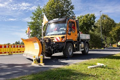 Präzision im Schnee: Unimog bei der Schneepflug-Weltmeisterschaft in Chambéry