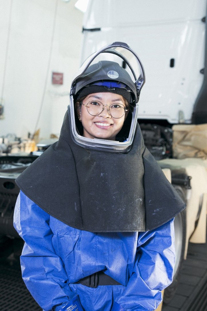 Paint Shop – Prepare components and vehicles for coating, carry out painting and finishing work, and use your commitment to quality to ensure a flawless surface finish.