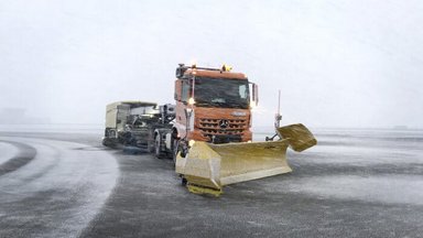 Automatisierte Schneeräumung: Vom Projekt zum Produkt: Lab1886 und Daimler Trucks automatisieren mit AXYARD den Betrieb von Nutzfahrzeugen
