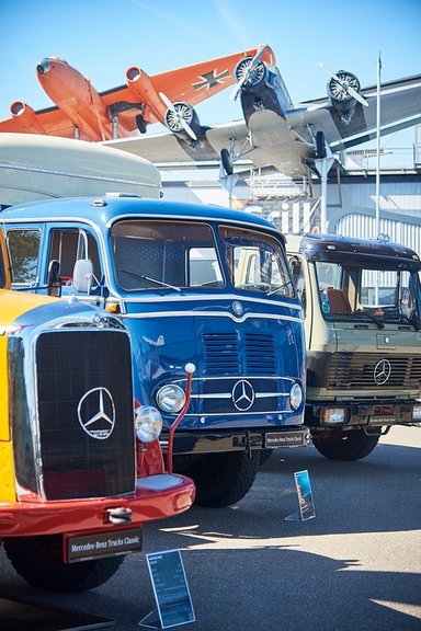 Technikmuseum Sinsheim lädt zum Aktionswochenende: Historische und aktuelle Nutzfahrzeuge von Mercedes-Benz Trucks hautnah erleben