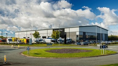 Daimler Truck stärkt eigenes Vertriebsnetz in Europa: Expansion nach Großbritannien durch die Übernahme der eStar Truck & Van Ltd.