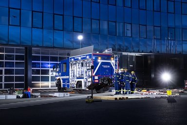 75th Atego on its 75th birthday: Germany-wide handover of equipment trucks to THW in full gear