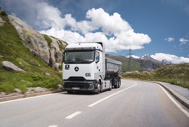 Nächste Generation Brennstoffzellen-Lkw: Entwicklungsfahrzeuge überzeugen auch bei hochsommerlichen Temperaturen in den Alpen