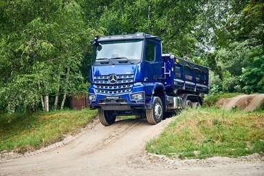 Mercedes-Benz Trucks: Baupower auf jedem Terrain