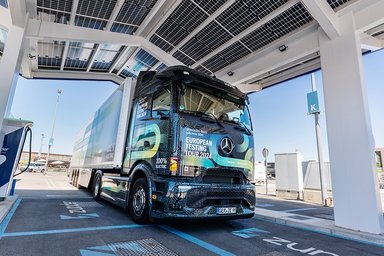 All-electric through Europe: eActros 600 test trucks reach southernmost checkpoint of Tarifa