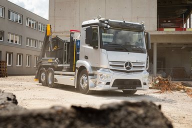 eActros und elektrifizierte Kipperlösungen von MEILLER und PALFINGER