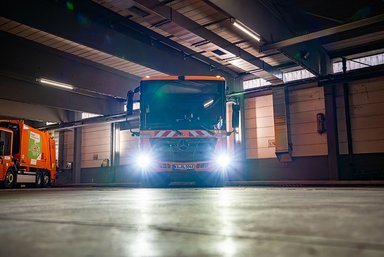 Morgens bleibt es leise in Karlsruhe – 18 neue batterieelektrische Mercedes-Benz eEconic für die Abfallentsorgung