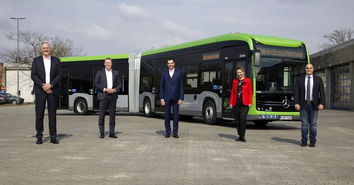 Premiere for the eCitaro G bus with new lithium-ion batteries: Mercedes ...