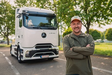 Mit dem eActros 600 in 80 Ladungen um die Welt: Content Creator Tobias Wagner alias „Elektrotrucker“ plant erste Weltumrundung mit einem batterieelektrischen Lkw