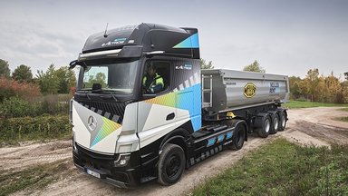 Construction site traffic goes electric: Mercedes-Benz Trucks to present tailor-made, low-noise and locally CO2-neutral vehicle solutions at bauma 2022