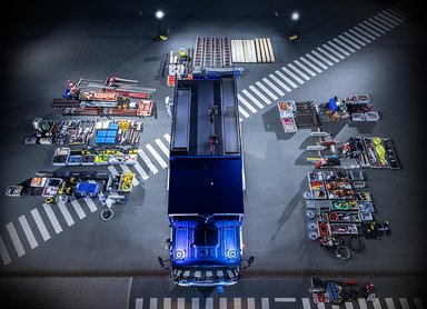 75th Atego on its 75th birthday: Germany-wide handover of equipment trucks to THW in full gear