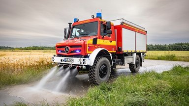 Master of elements: Lünen fire department equipped with Unimog for fires, floods and storms